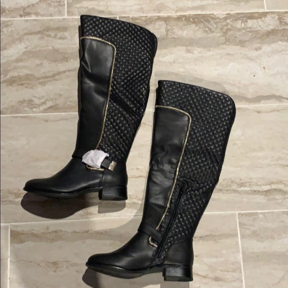 Flat Boots, Amy